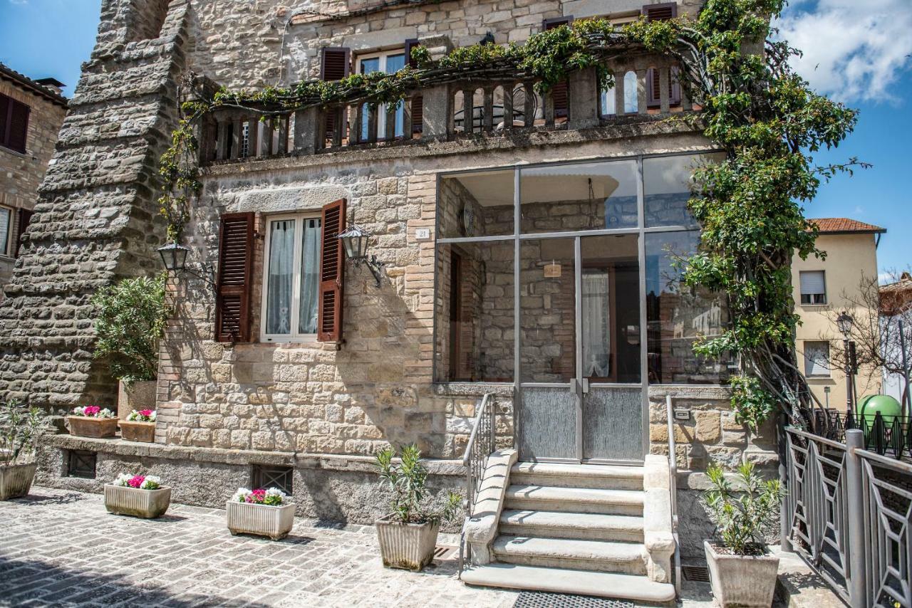 La Rosa Di Francesco Inn Valfabbrica Kültér fotó