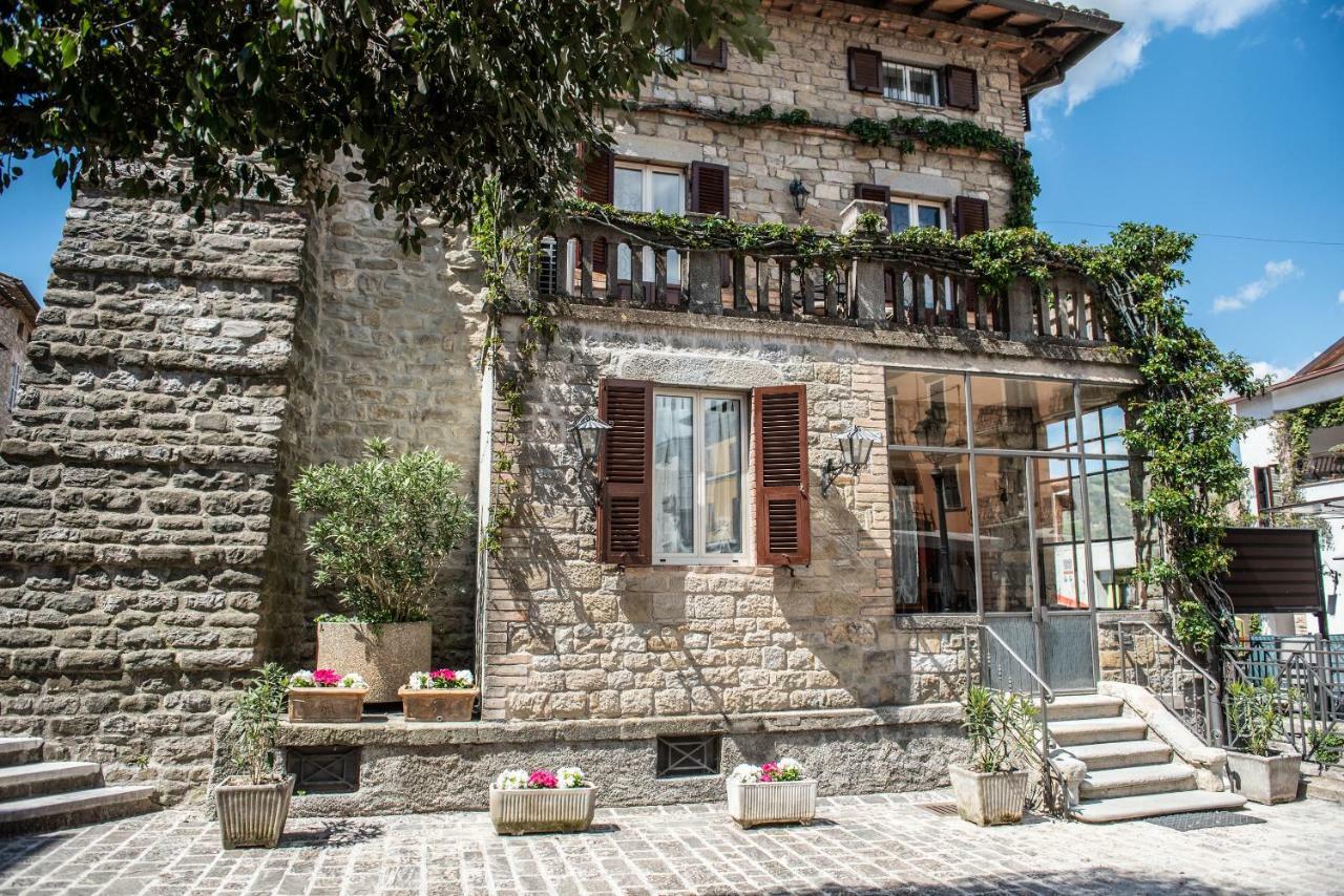 La Rosa Di Francesco Inn Valfabbrica Kültér fotó