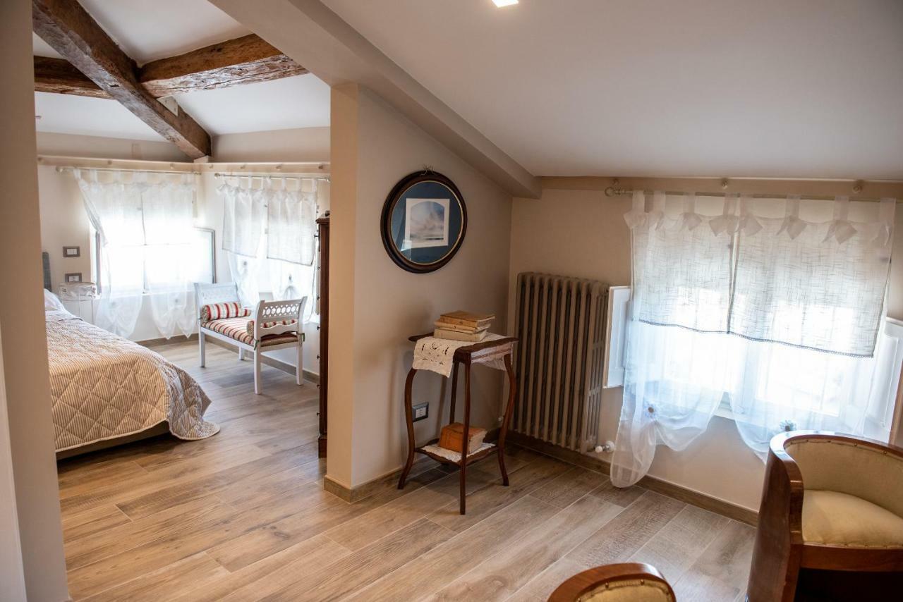 La Rosa Di Francesco Inn Valfabbrica Kültér fotó