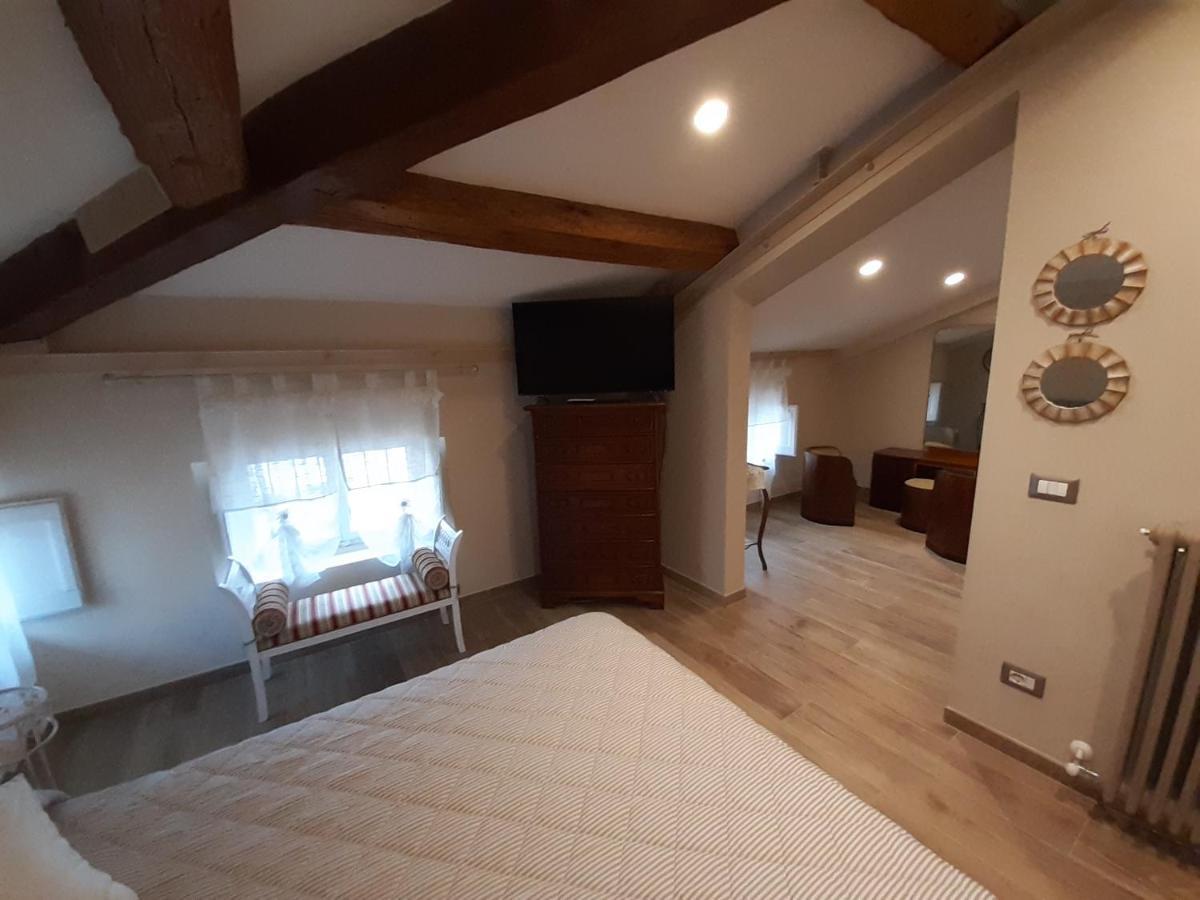 La Rosa Di Francesco Inn Valfabbrica Kültér fotó